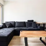 Modern Apartment Near Pwc & Deloitte & Cloche D\'Or Mall