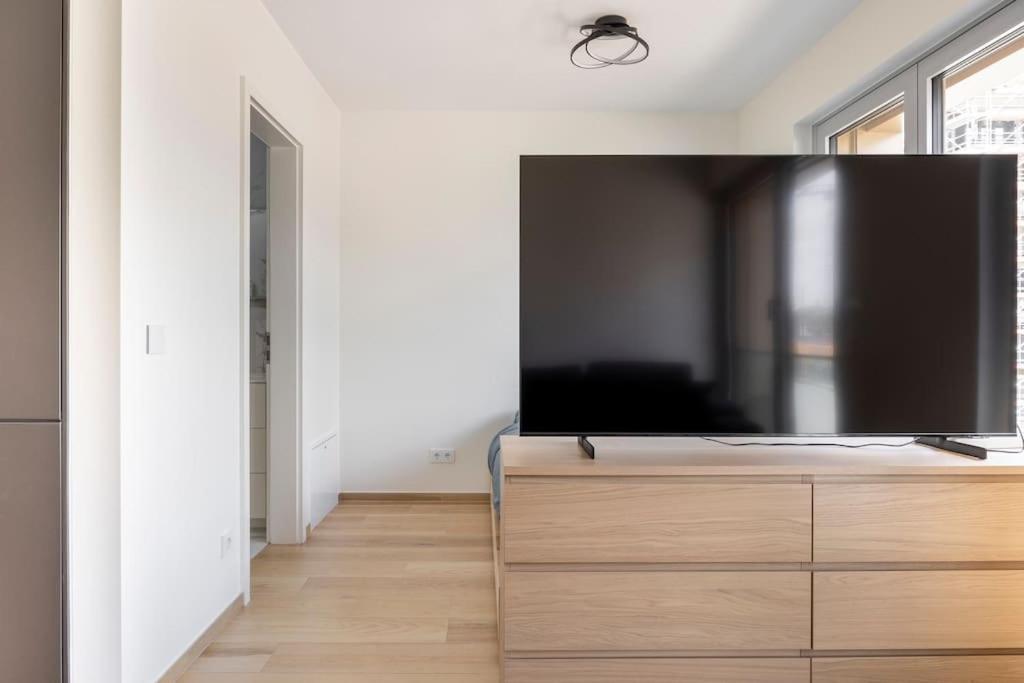 Appartement Modern Near Pwc & Deloitte & Cloche D'or Mall *