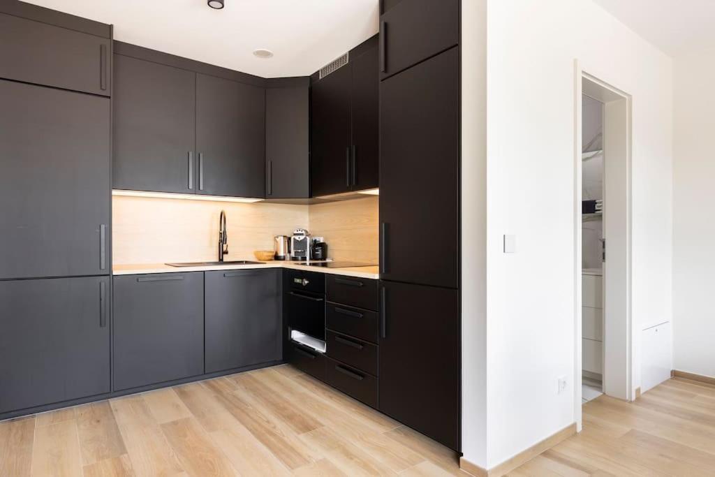 Appartement Modern Near Pwc & Deloitte & Cloche D'or Mall